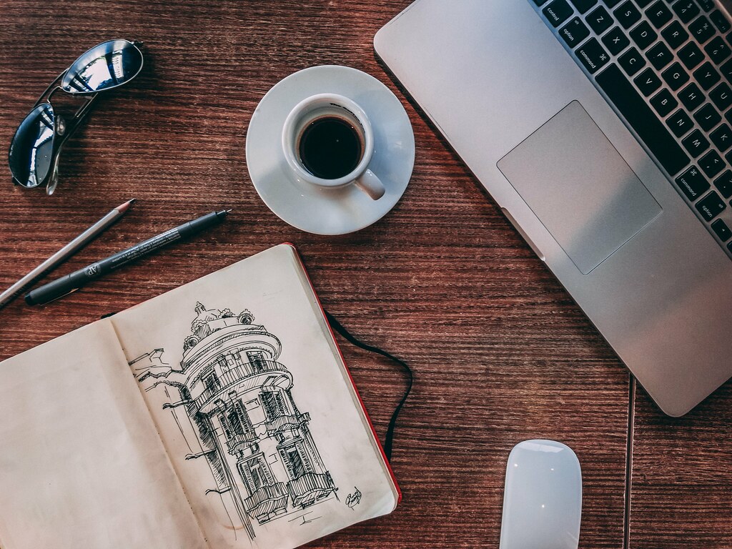 لپ‌تاپ اولترابوک نقره‌ای